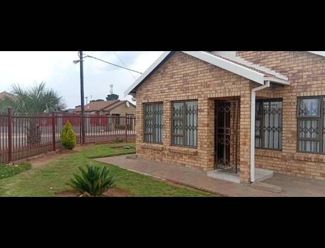3 BEDROOM HOUSE FOR SALE IN PINEHAVEN